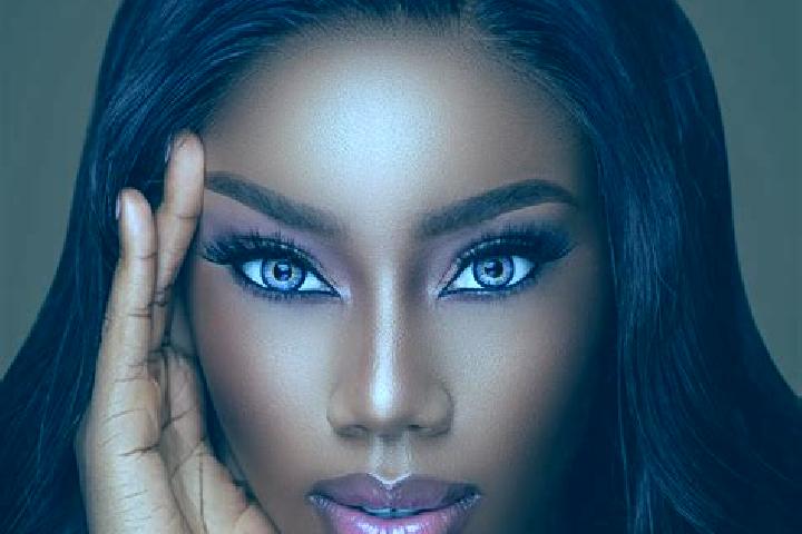 Violet, 34, a auburn blue-eyed ebony companion based in Moye. Offering Roleplay, Striptease, Tantra. Available for incall and outcall, day and evening dates.