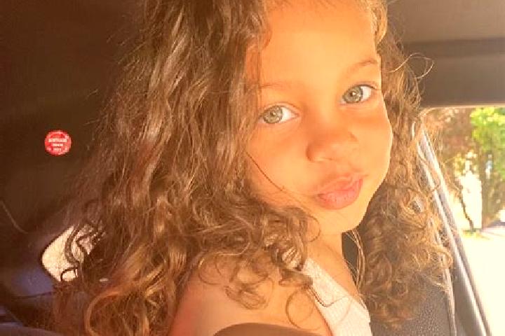 Violet, 34, a auburn blue-eyed mixed companion based in Ibagwa-Aka. Offering Overnight, Deep French Kissing, Erotic Massage, OWO. Available for incall and ou...