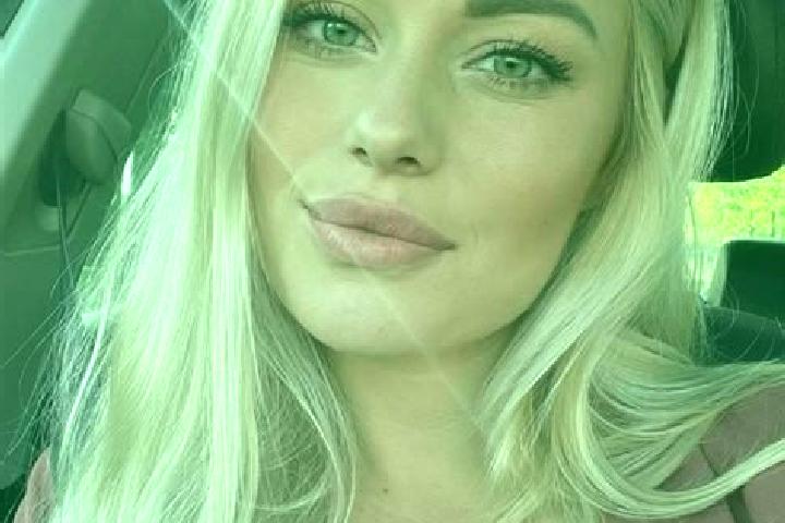Violet, 34, a blonde hazel-eyed caribbean companion based in Dareton. Offering 69, Domination, Girlfriend Experience, Roleplay, Overnight. Available for inca...