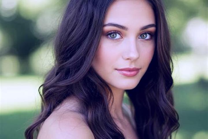 Violet, 34, a brunette hazel-eyed mixed companion based in Bakwa. Offering Roleplay, Girlfriend Experience, GFE, A-Level. Available for incall and outcall, d...