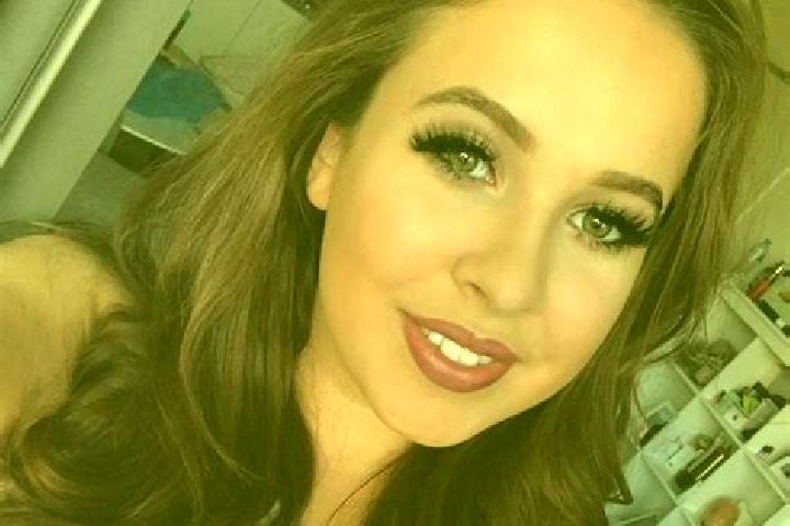 Violet, 34, a red green-eyed mixed companion based in Vila Nova da Telha. Offering Travel Companion, Dinner Date, GFE, Roleplay. Available for incall and out...