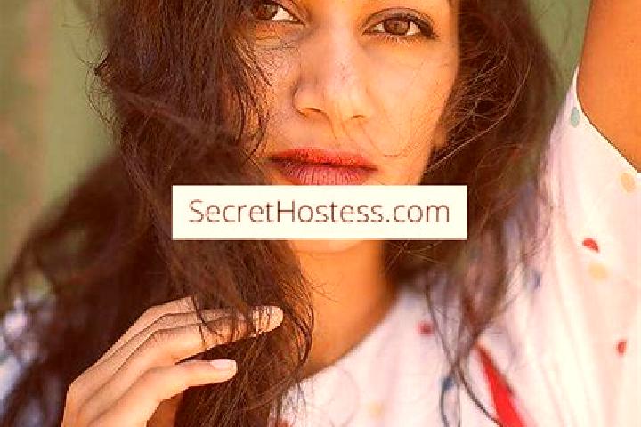 Violet, 34, a red grey-eyed indian companion based in Bauhieleu. Offering Fetish, GFE, Party Girl, BDSM, Deep French Kissing. Available for incall and outcal...