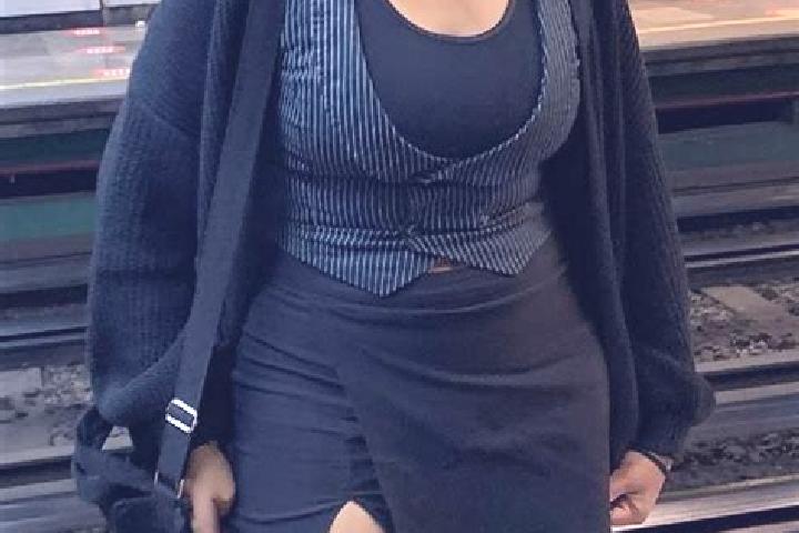 Violet, 34 — Escort in Akcakoey, Turkey