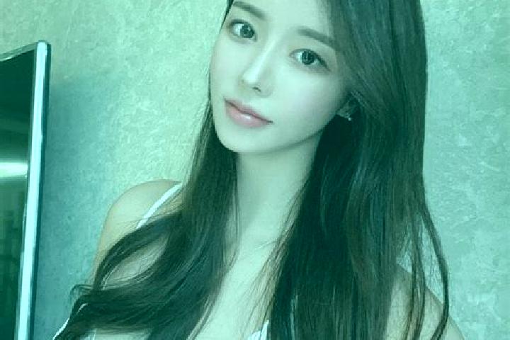 Violet, 34 — Escort in Baimi, China