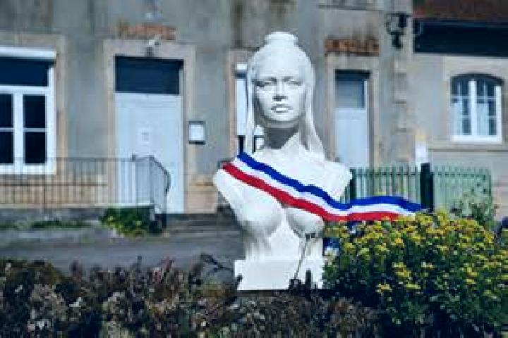 Violet, 34 — Escort in Glenic, France