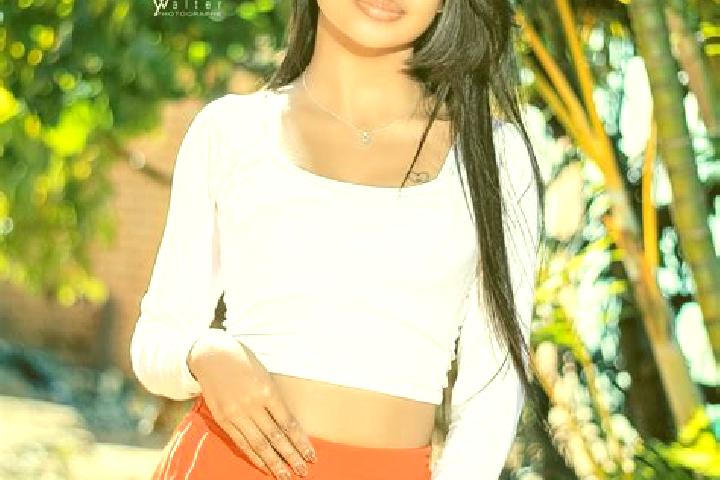 Violet, 34 — Escort in Imerintsiatosika, Madagascar