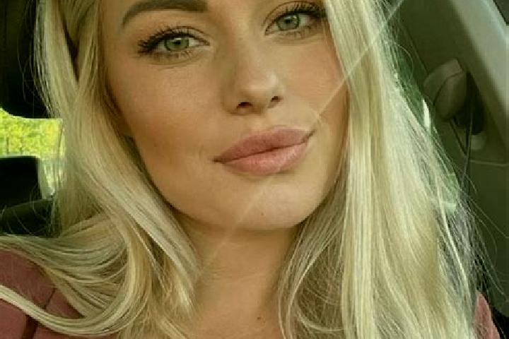 Violet, 35, a blonde hazel-eyed caribbean companion based in Kosino. Offering CIM, OWO, Deep French Kissing, Striptease. Available for incall and outcall, da...