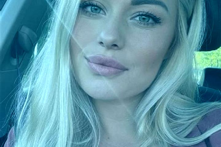 Violet, 35, a blonde hazel-eyed mediterranean companion based in Pradanos de Bureba. Offering Erotic Massage, CIM, 69. Available for incall and outcall, day ...