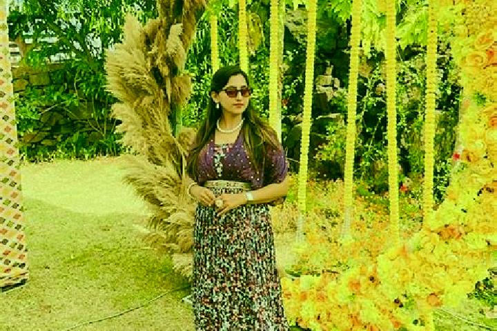 Violet, 35 — Escort in Malanka, India