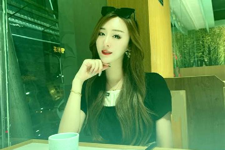 Violet, 35 — Escort in Xinzhi, China