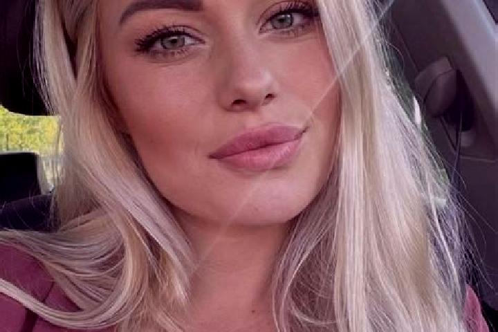 Violet, 36, a blonde hazel-eyed european companion based in Kisarawe. Offering Dinner Date, Erotic Massage, Couples. Available for incall and outcall, day an...