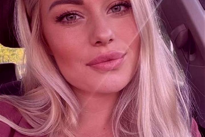 Violet, 36, a blonde hazel-eyed middle eastern companion based in Busto de Bureba. Offering Striptease, Duos, Erotic Massage, Couples. Available for incall a...