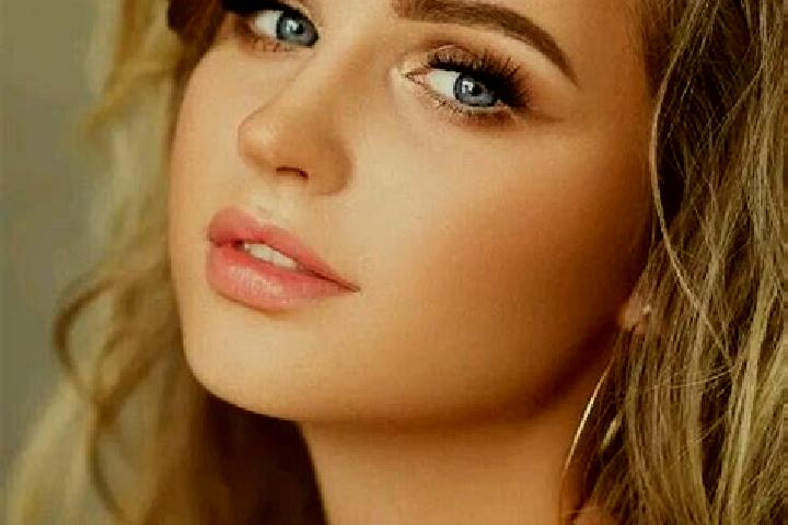 Violet, 36, a dark blonde blue-eyed caribbean companion based in Rosslyn Park. Offering Dinner Date, Duos, Party Girl, BDSM, Couples. Available for incall an...