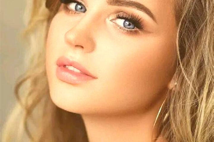 Violet, 36, a dark blonde blue-eyed caucasian companion based in Roald. Offering Dinner Date, OWO, Prostate Massage, Deep French Kissing. Available for incal...