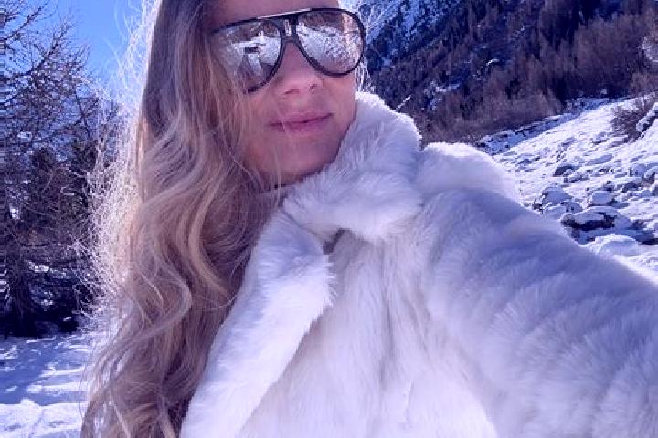 Violet, 36 — Escort in Navsi, Czech Republic