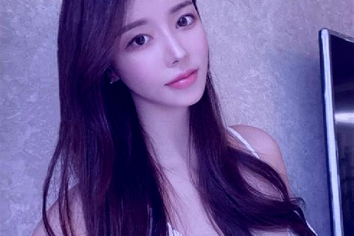 Violet, 36 — Escort in Xiaxindian, China