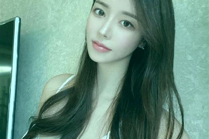 Violet, 36 — Escort in Yujiahe, China