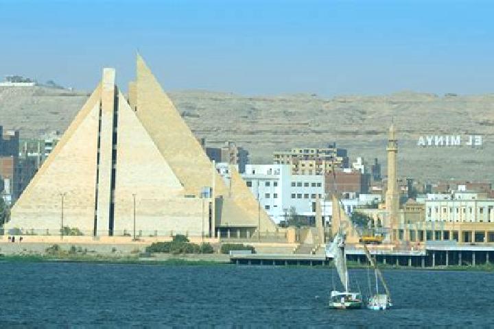 Violet, 37 — Escort in Minya al Qamh, Egypt