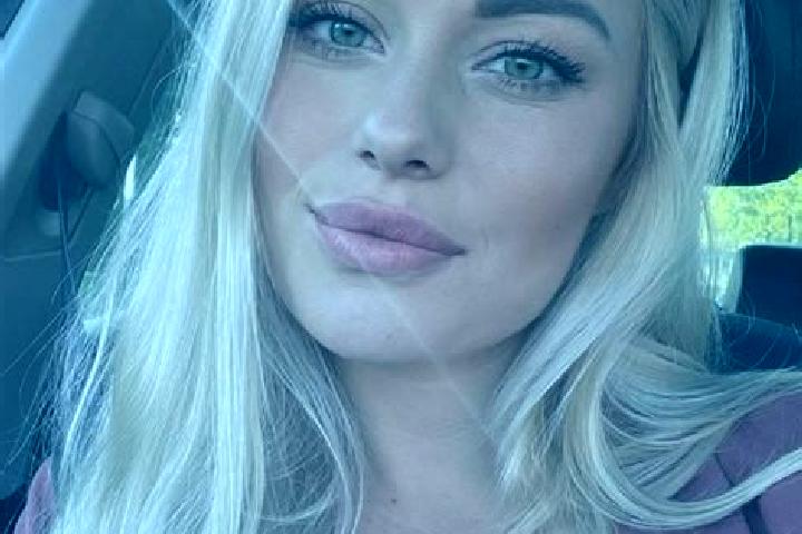 Violet, 38, a blonde hazel-eyed latina companion based in Teneria. Offering CIM, GFE, Domination, Duos. Available for incall and outcall, day and evening dates.