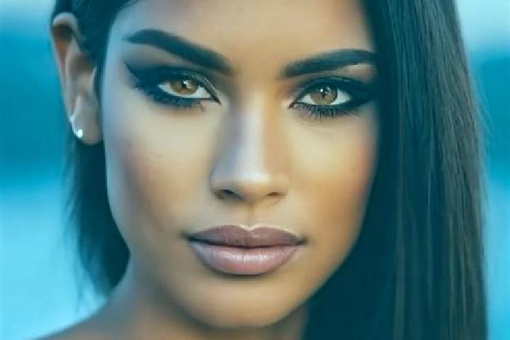 Violet, 38, a chestnut amber-eyed latina companion based in Amares. Offering Couples, Massage, Party Girl. Available for incall and outcall, day and evening ...