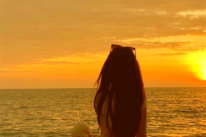 Violet, 38, a red brown-eyed ebony companion based in Sunset Beach. Offering OWO, CIM, Deep French Kissing, Roleplay. Available for incall and outcall, day a...
