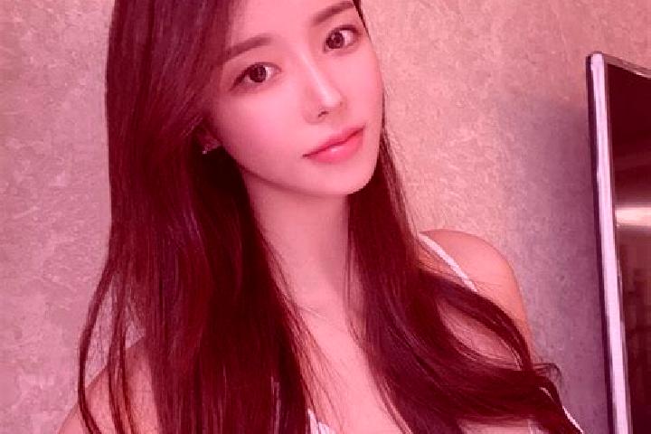 Violet, 38 — Escort in Haikoudajie, China