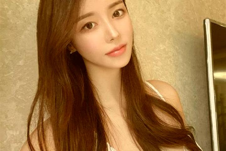 Violet, 38 — Escort in Qiangqinxue, China