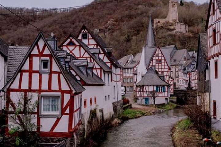 Violet, 38 — Escort in Schladt, Germany
