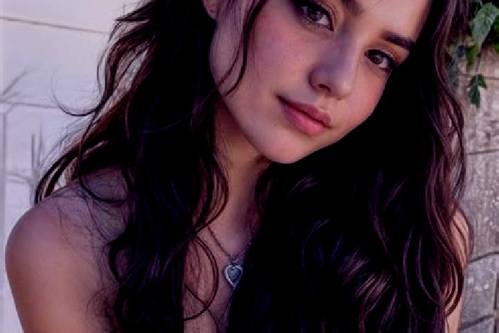 Violet, 39, a auburn amber-eyed caribbean companion based in Bochov. Offering 69, Overnight, Striptease. Available for incall and outcall, day and evening da...