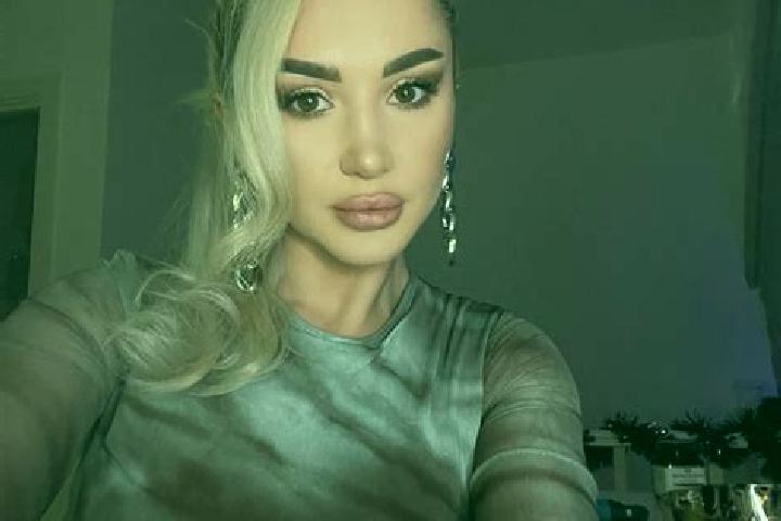 Violet, 39, a black grey-eyed mediterranean companion based in Bavigne. Offering GFE, Party Girl. Available for incall and outcall, day and evening dates.