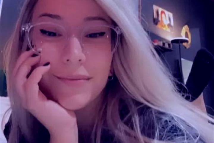 Violet, 39, a blonde grey-eyed middle eastern companion based in Livron-sur-Drome. Offering Duos, 69, Erotic Massage. Available for incall and outcall, overn...