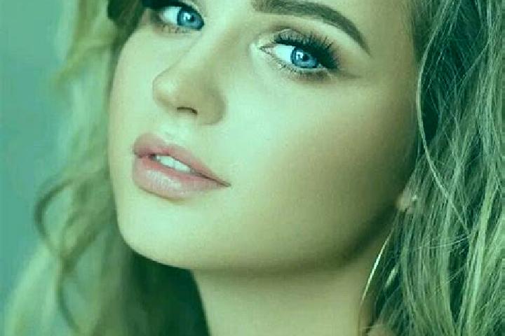 Violet, 39, a dark blonde blue-eyed ebony companion based in Braccagni. Offering Party Girl, A-Level, Erotic Massage. Available for incall and outcall, day a...