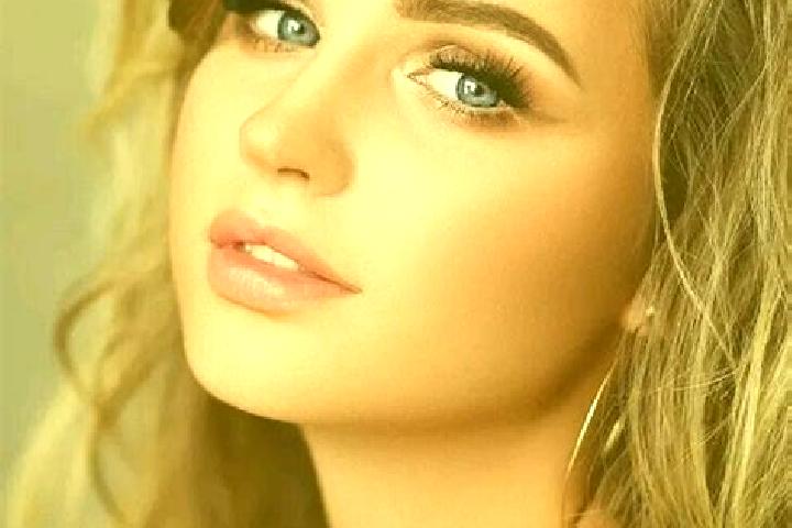 Violet, 39, a dark blonde blue-eyed european companion based in Marca. Offering Dinner Date, Deep French Kissing. Available for incall and outcall, day and e...