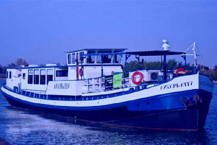 Violet, 39 — Escort in Barge, Italy