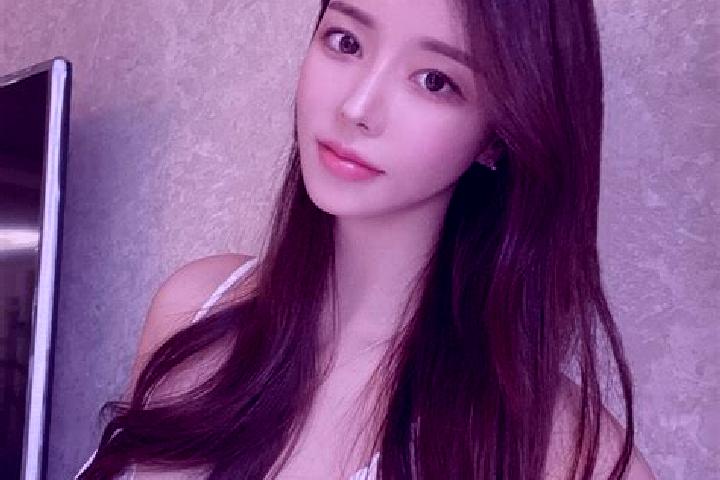 Violet, 39 — Escort in Jiaokeng, China