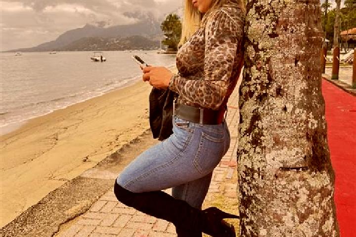 Violet, 39 — Escort in Moreira Sales, Brazil