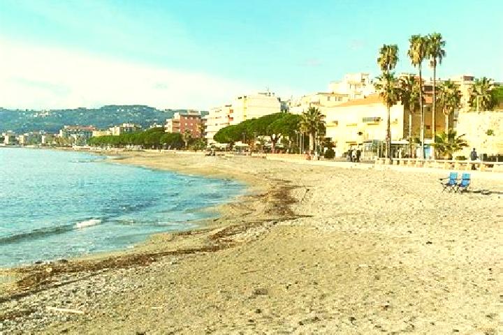 Violet, 39 — Escort in San Bartolomeo al Mare, Italy