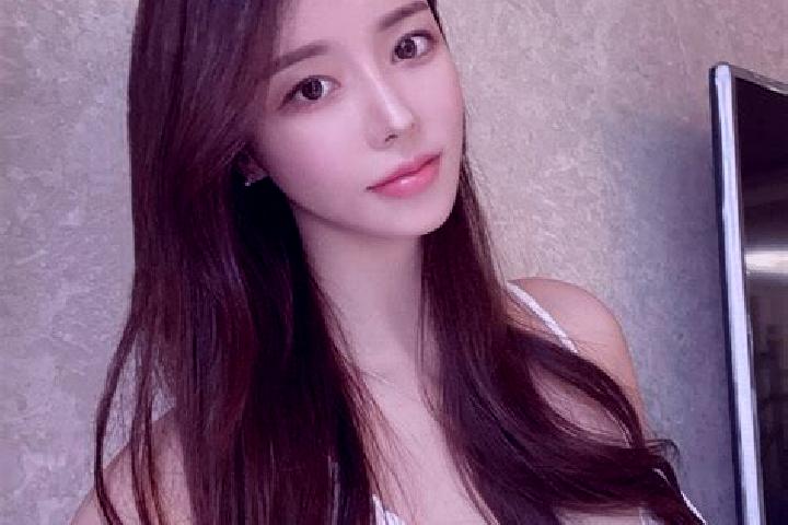 Violet, 39 — Escort in Yengiawat, China