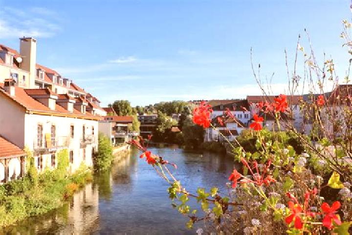 Willow, 20 — Escort in Doubs, France