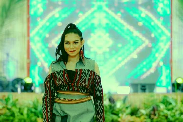 Willow, 20 — Escort in Majene, Indonesia