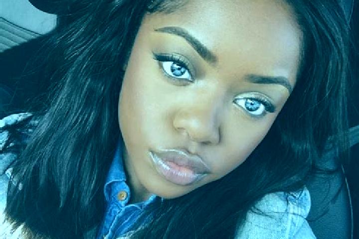 Willow, 21, a auburn blue-eyed ebony companion based in Molas. Offering CIM, A-Level. Available for incall and outcall, overnight bookings available.
