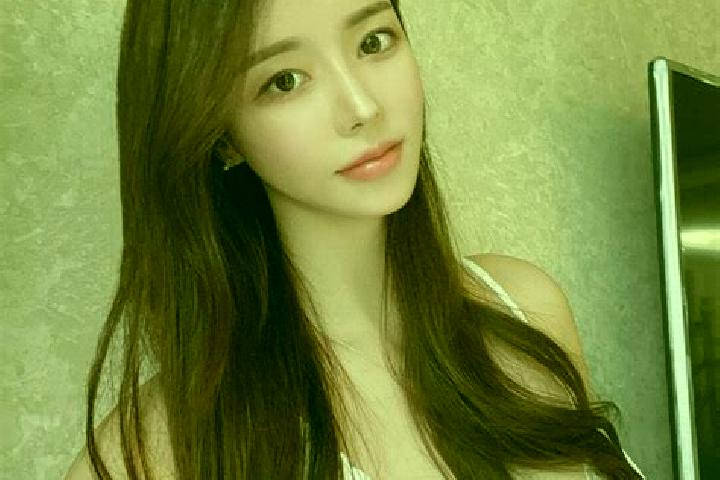 Willow, 21 — Escort in Chonghe, China