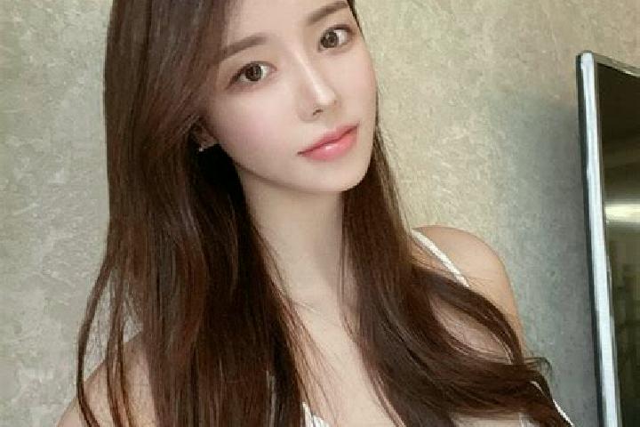 Willow, 21 — Escort in Qidaogou, China