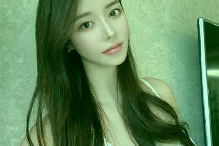 Willow, 21 — Escort in Qinghuazhen, China
