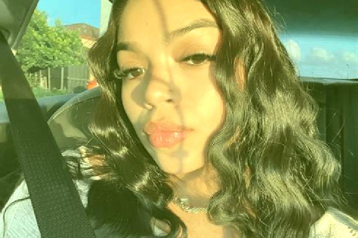 Willow, 22, a auburn brown-eyed latina companion based in Ibahernando. Offering OWO, CIM, Erotic Massage. Available for incall and outcall, day and evening d...