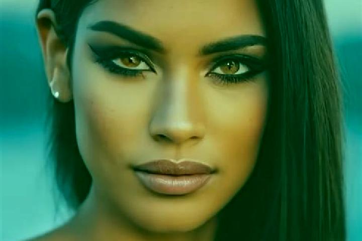 Willow, 22, a auburn hazel-eyed latina companion based in Valea Cucului. Offering Tantra, Prostate Massage, Massage, Deep French Kissing. Available for incal...