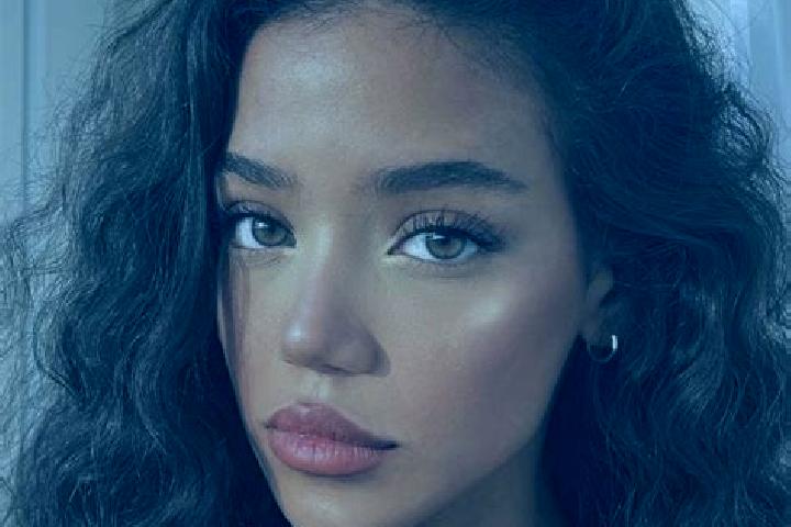 Willow, 23, a black brown-eyed asian companion based in Kingswell. Offering GFE, Tantra, CIM, Roleplay. Available for incall and outcall, day and evening dates.