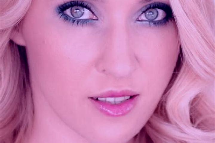 Willow, 23, a blonde green-eyed latina companion based in Santa Isabel. Offering A-Level, Couples, Party Girl. Available for incall and outcall, overnight bo...