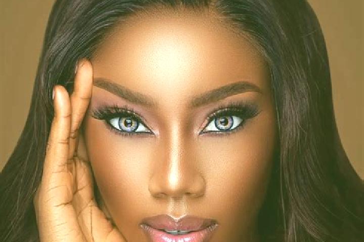 Willow, 23, a chestnut blue-eyed ebony companion based in As Sukhnah. Offering Erotic Massage, CIM, Prostate Massage. Available for incall and outcall, overn...