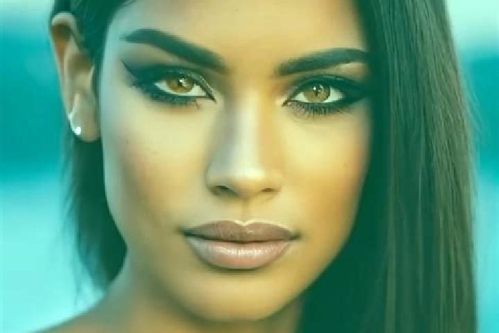 Willow, 24, a chestnut amber-eyed latina companion based in Cantaracillo. Offering Domination, GFE, Striptease, Dinner Date. Available for incall and outcall...